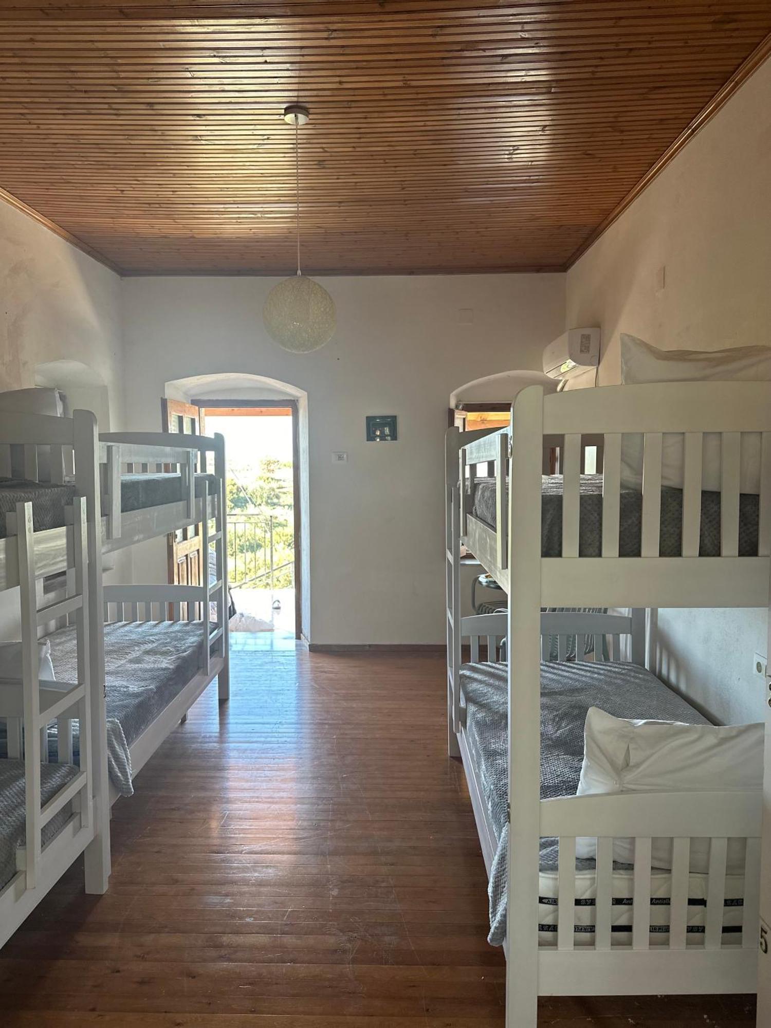 Hostel On The Hill - By Filikuri Beach هيماري المظهر الخارجي الصورة